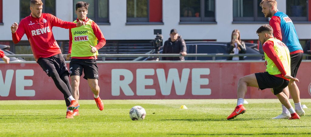 1. FC Köln Fußballspieler Simon Terodde und Abwehrspieler Jorge Meré beim ersten Fußballtraining mit André Pawlak