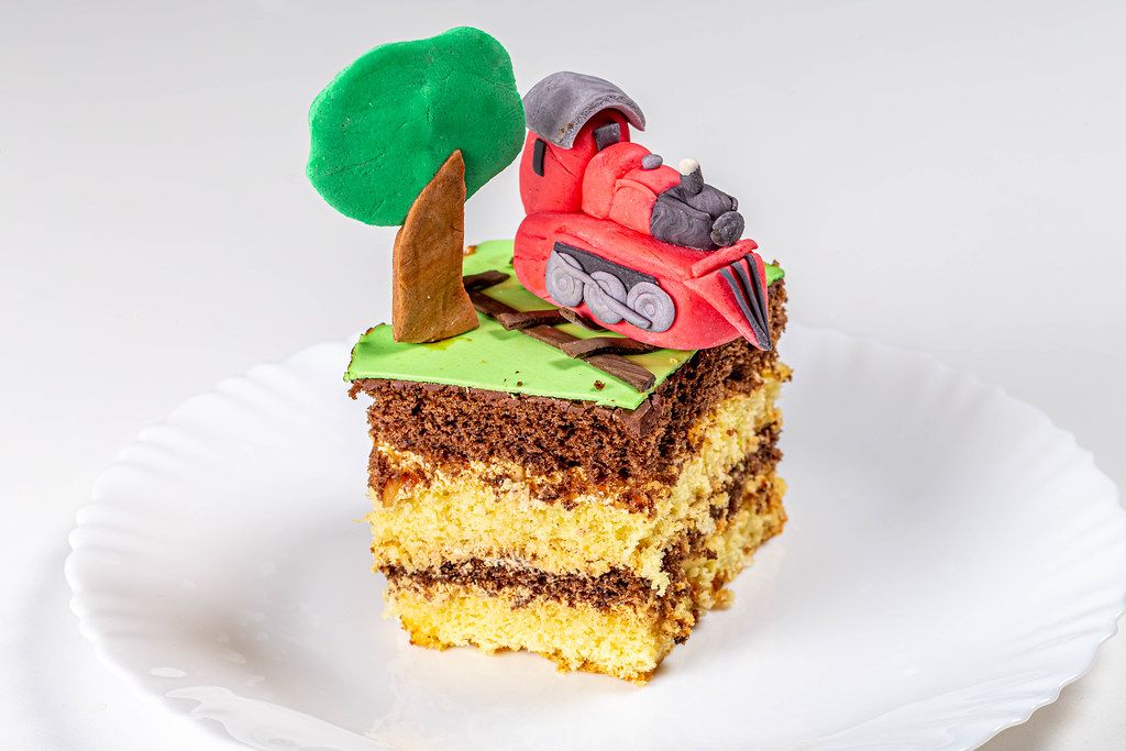A piece of children's cake with a train (Flip 2020)