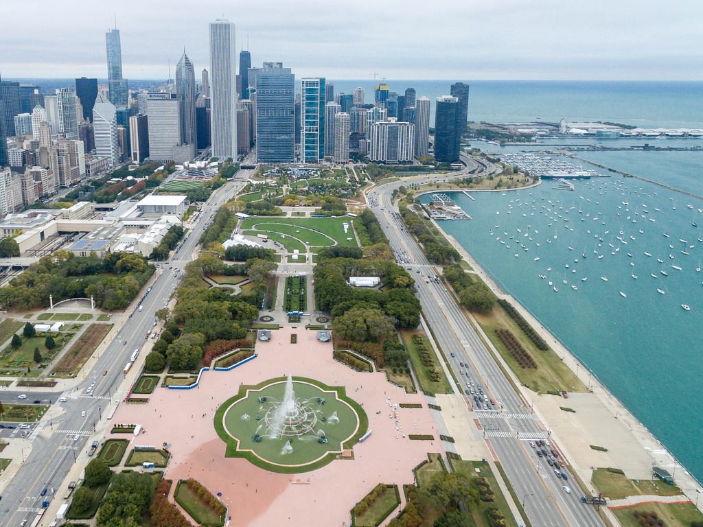 Aerial photography: Buckingham Fountain in Grant Park and Chicago skyline in the background