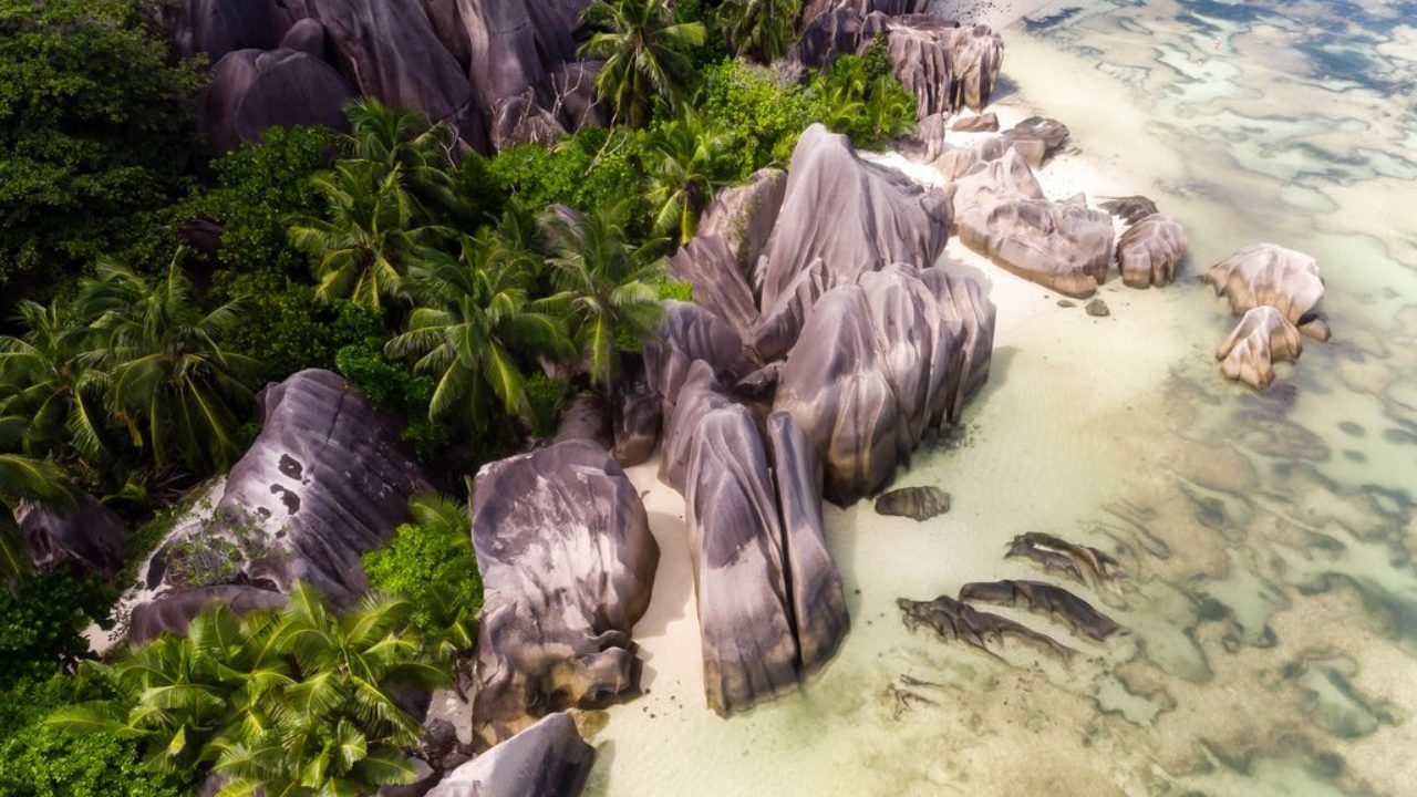 Aerial Photography Shows Granite Rocks At The Shore Of Anse Source D Argent Beach In La Digue Seychelles Creative Commons Bilder
