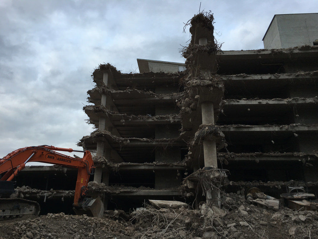 ARAL-Parkhaus in Köln wird abgerissen