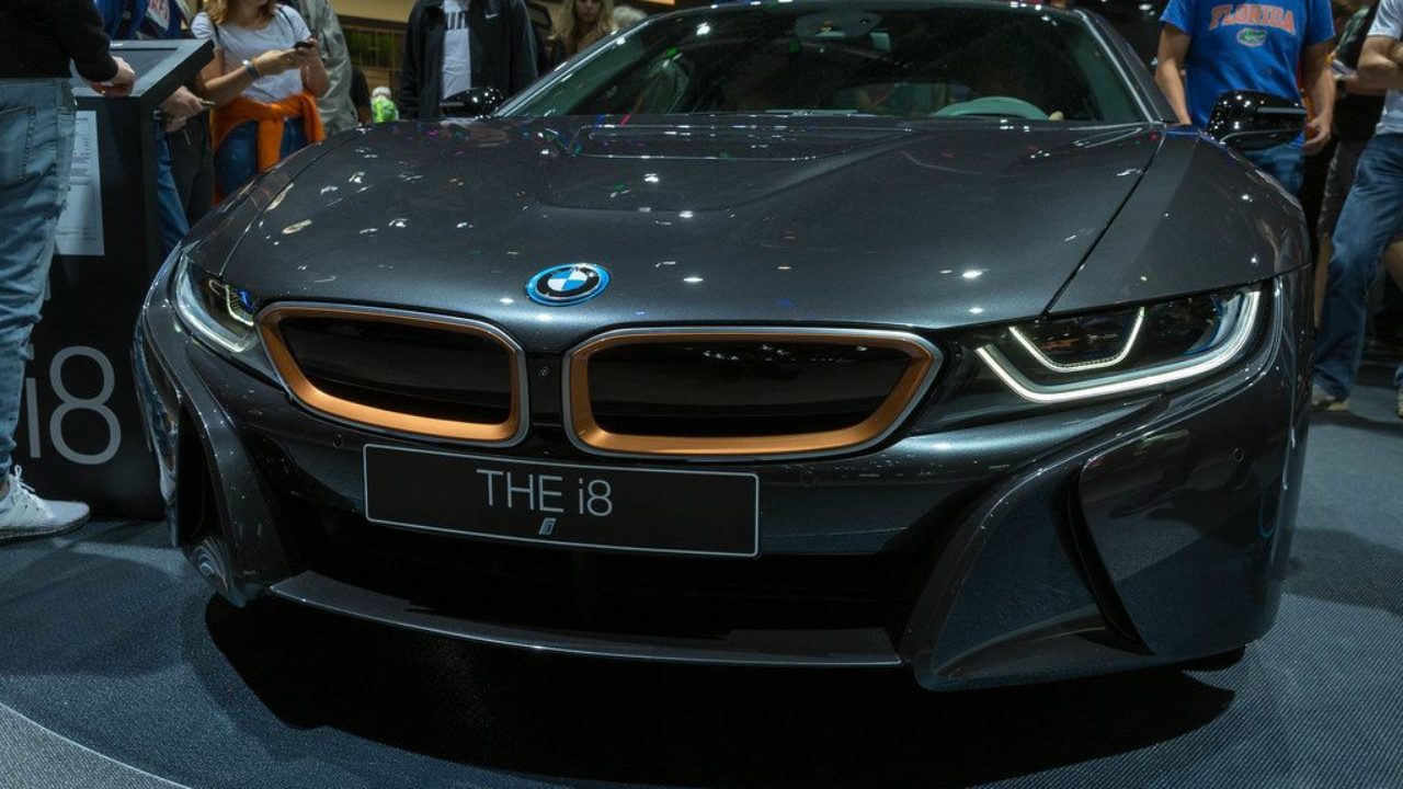 Ausstellung Des Plug In Hybrid Sportwagen Bmw I8 Coupe Auf Der Iaa Messe In Frankfurt Creative Commons Bilder