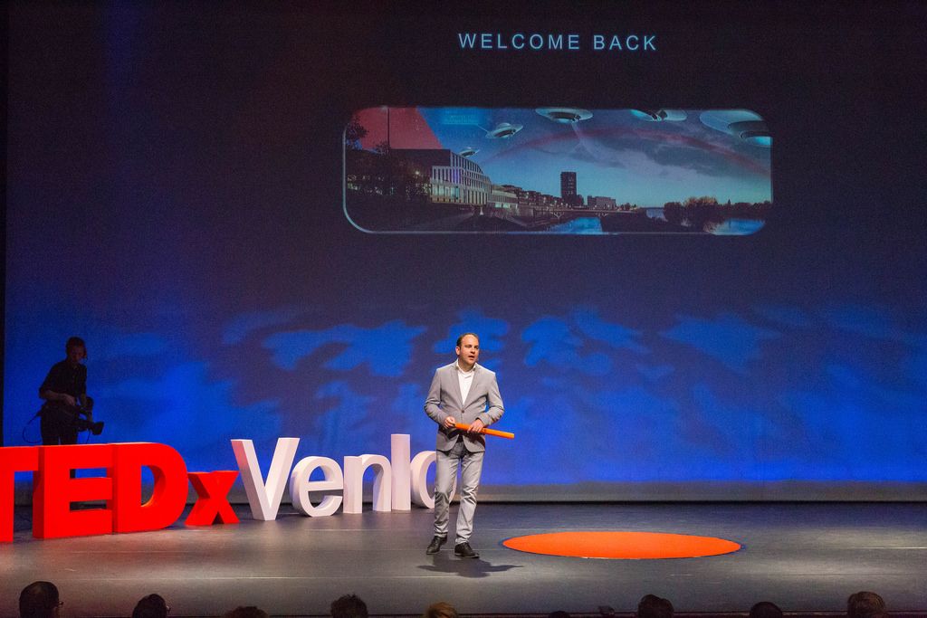Bart Verlegh eröffnet das TEDxVenlo Event 2018