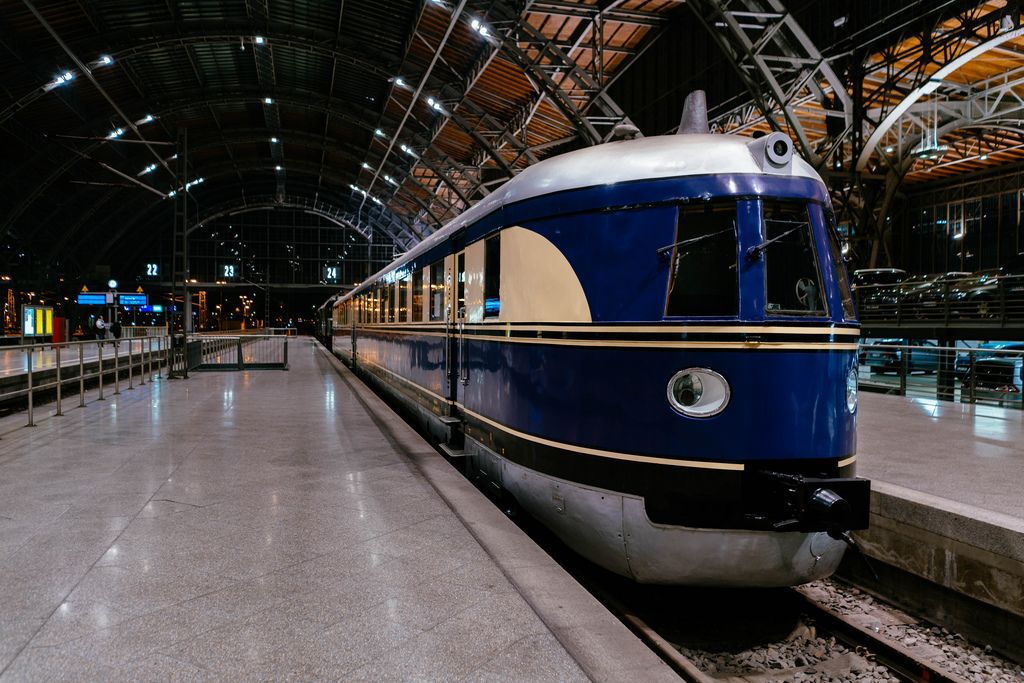 Blaue Passagierlokomotive