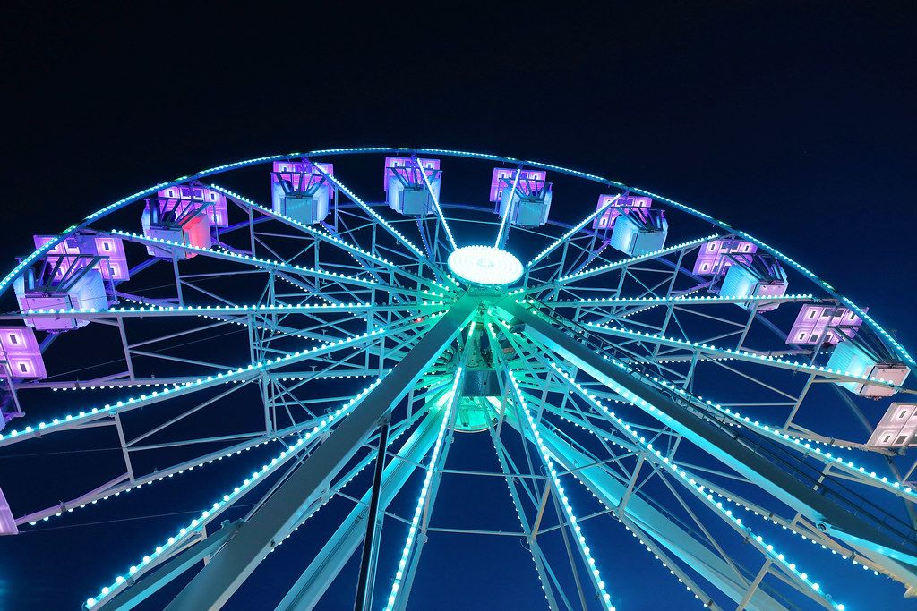 Blue Ferris whell, night view (Flip 2019)