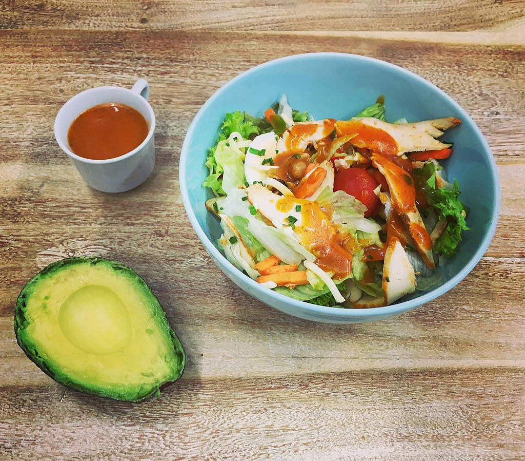 Chicken Salad with Tomato Dressing and Avocado. #yummy #healthy #instafood #salat #salatkind