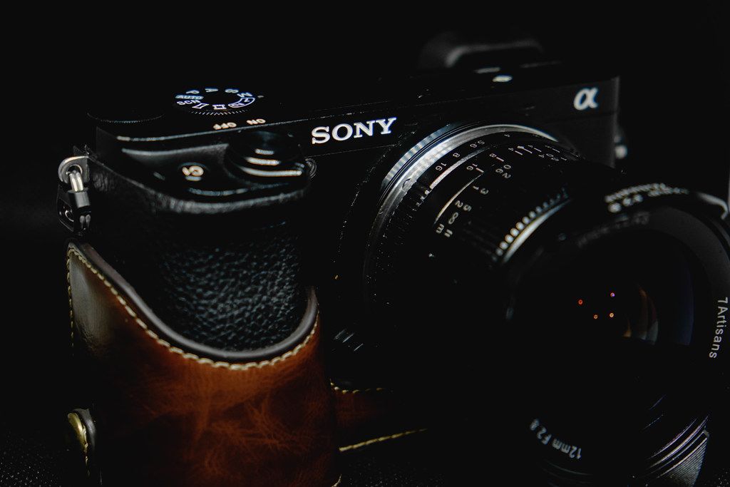 Close up shot of a sony camera with a vintage lens