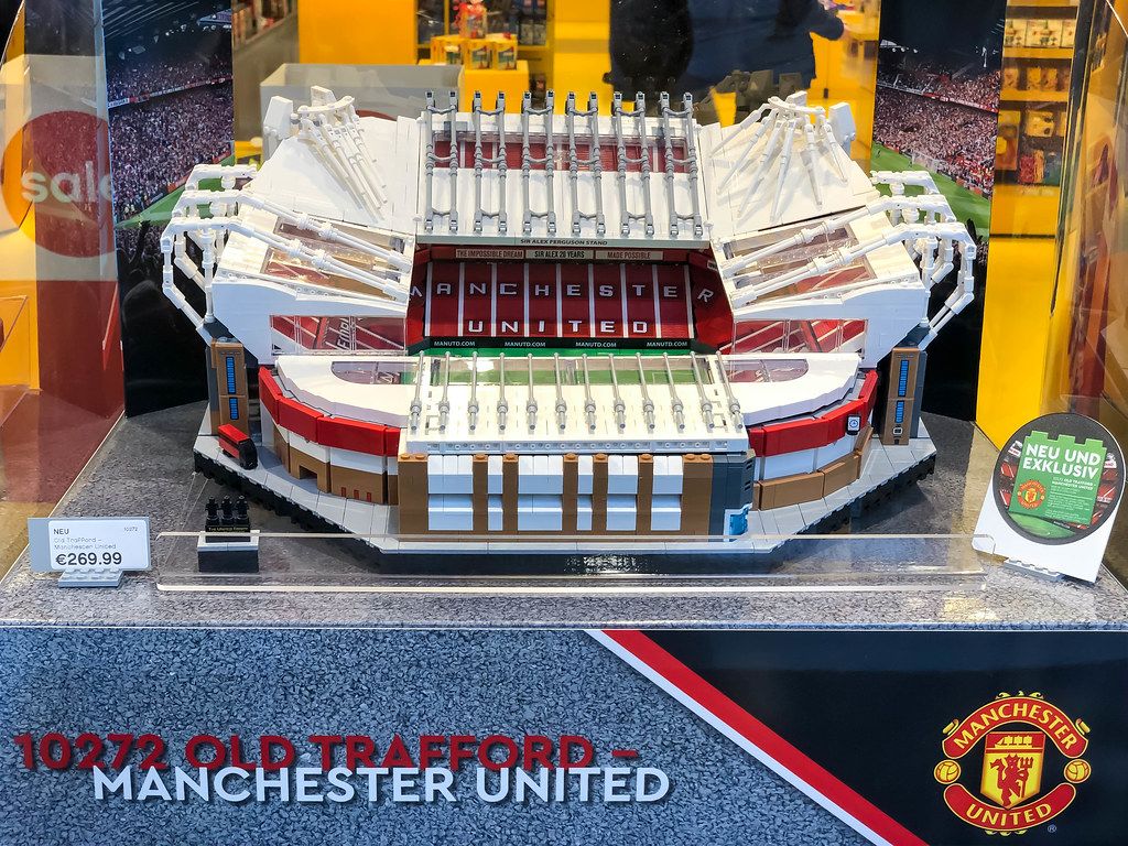 Das neue LEGO Creator Expert Old Trafford Manchester United Stadion aus 3.893 LEGO Einzelteilen beim LEGO Store in Köln