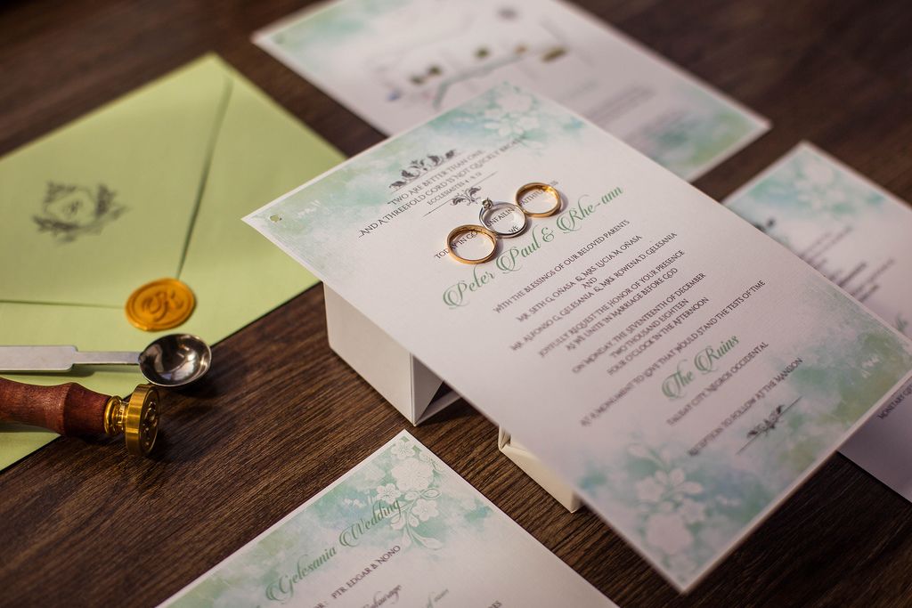 Details Von Hochzeitseinladung Mit Einladungsschreiben Trauringen Umschlag Und Wachssiegel Creative Commons Bilder