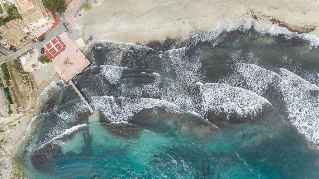 Drohnenfoto des Strands in Peguera, Mallorca