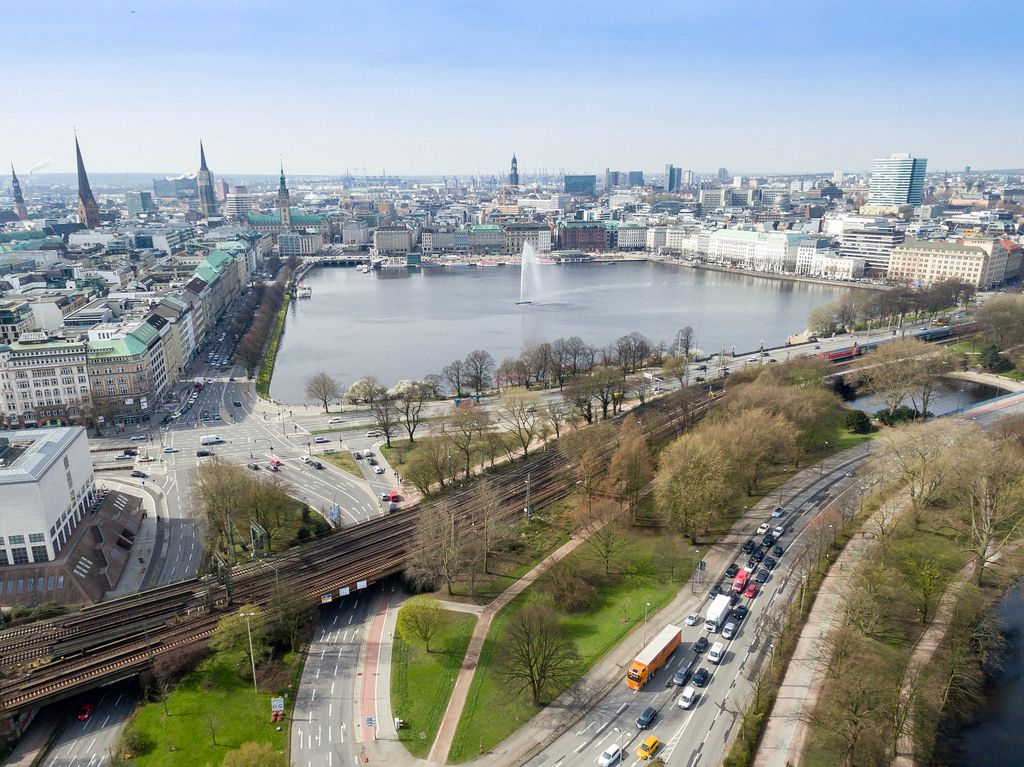 Drohnenfotografie: Innenalster Hamburg und Zufahrt zur Kennedybrücke
