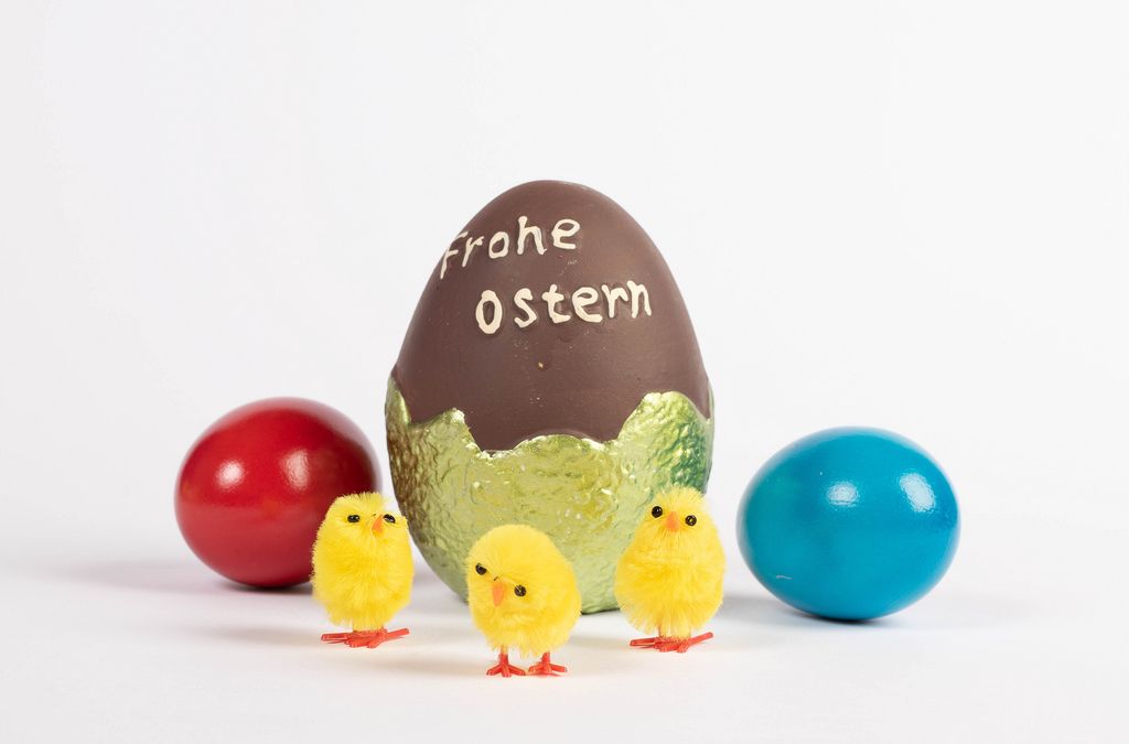 Easter eggs with Frohe Ostern text
