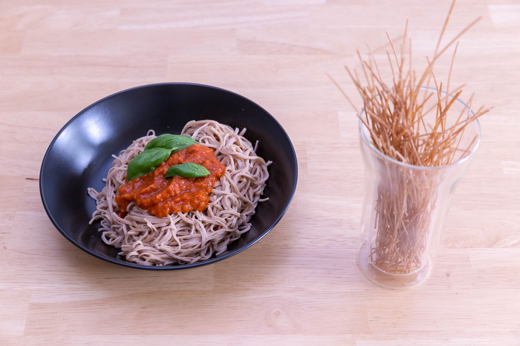 Edama Bio-Spaghetti with a sample of the uncooked product