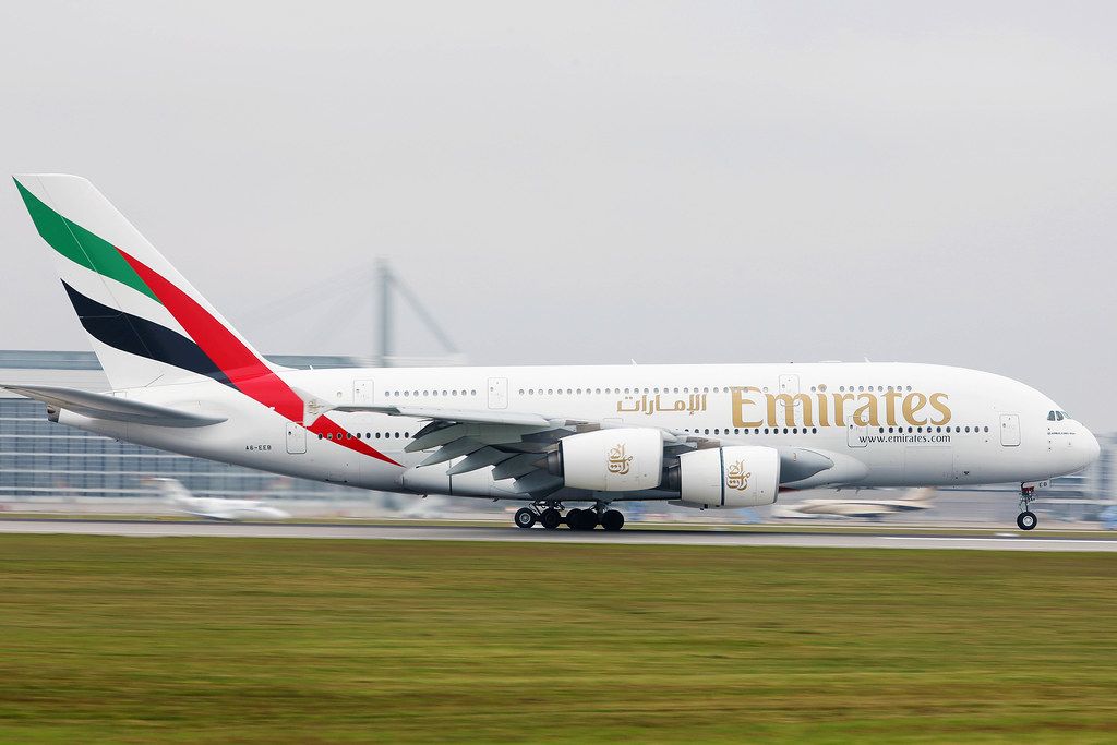 Etihad Airways Boeing B787 Flugzeug Mit ADNOC Choose Singapore 