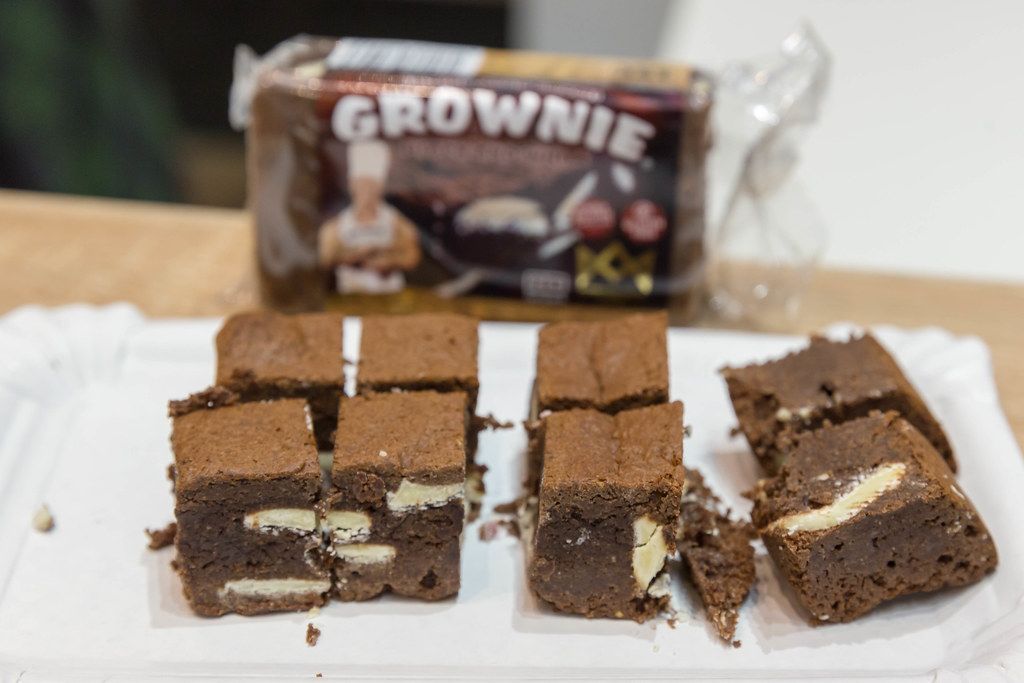 Energetischer Protein Brownie aus belgischer Schokolade, zum Testen auf der Gesundheitsmesse Fibo in Köln
