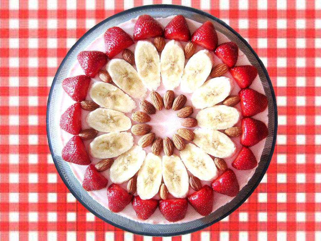 Erdbeerkuchen / Strawberry-banana cake