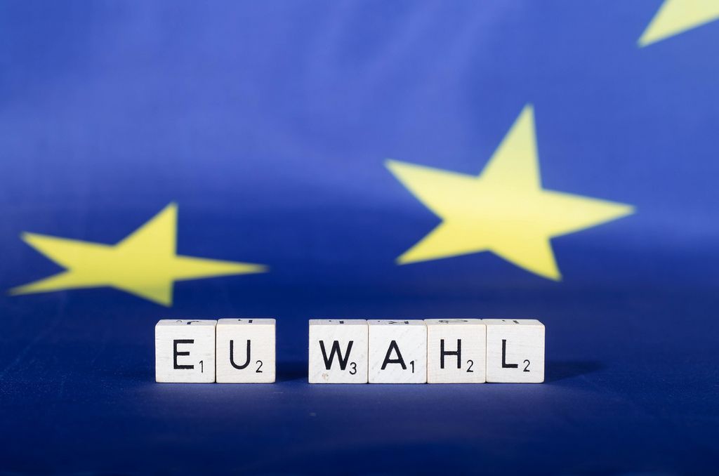 European Union flag with EU Wahl text