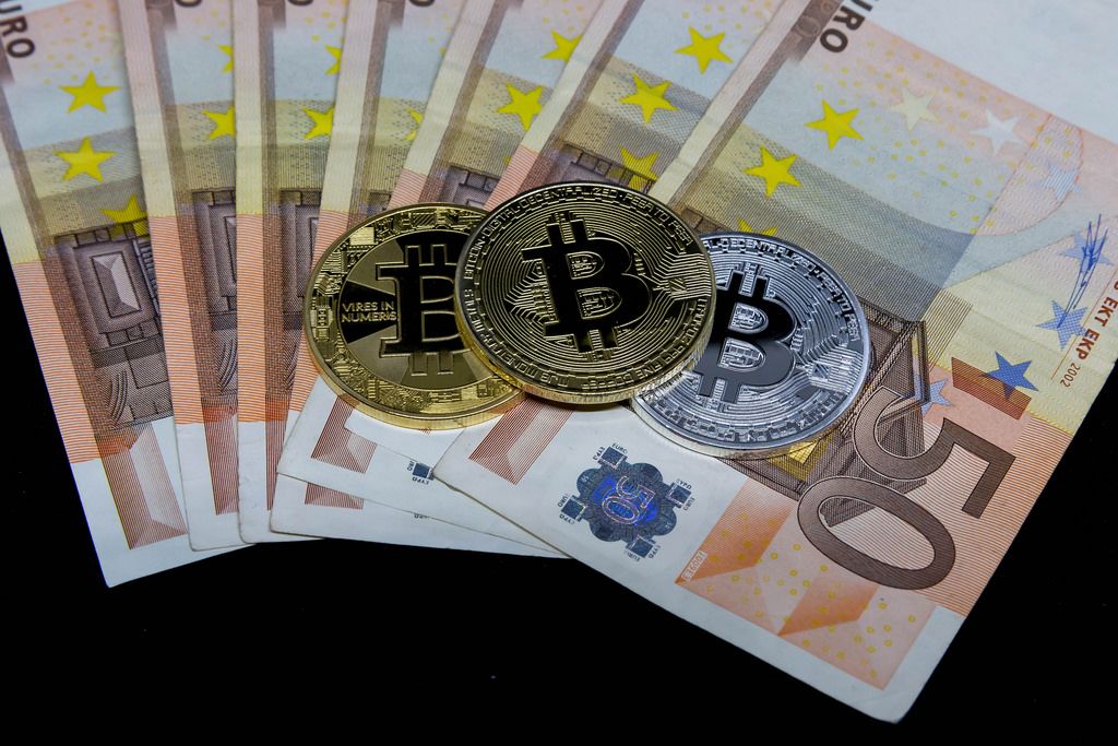 FIAT-Money (Euro) and Bitcoin