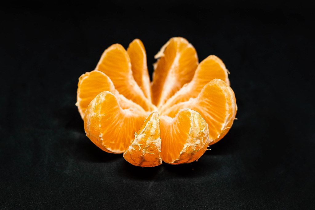 Коричневый мандарин. Части апельсина. Мандарин квадрат. Мандарин 3d модель. Разделить апельсин.