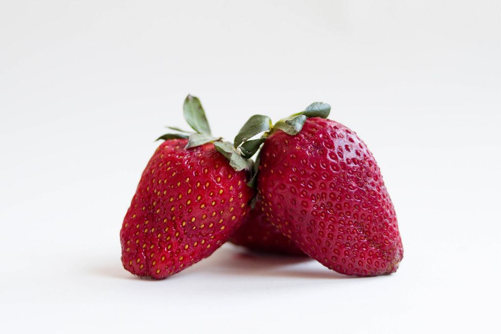 Fresh strawberries close up / Erdbeeren