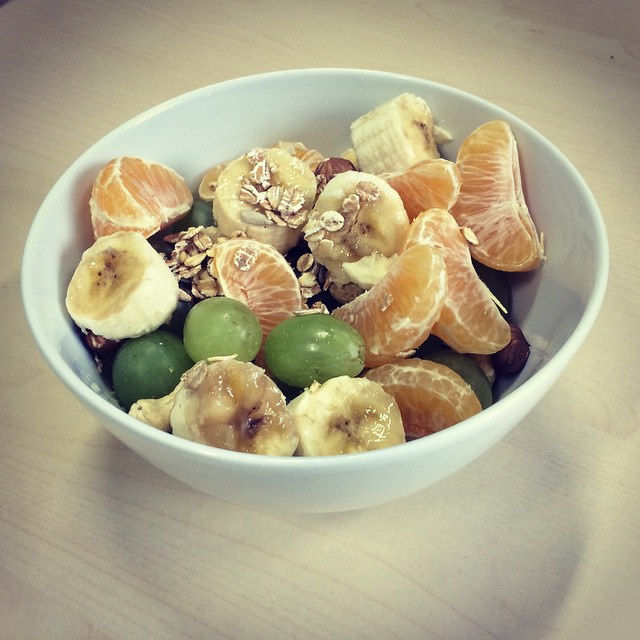 Friday in the office. Prevent some foods from molding. :-) #healthy #instapic #fitness #cereal      #fruits #fitness #müsli #Frühstück #breakfast