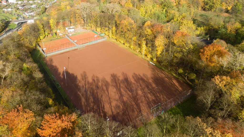 Fußballspielplatz und Tennisspielplätze in Buchheim, Köln - Luftbildaufnahme