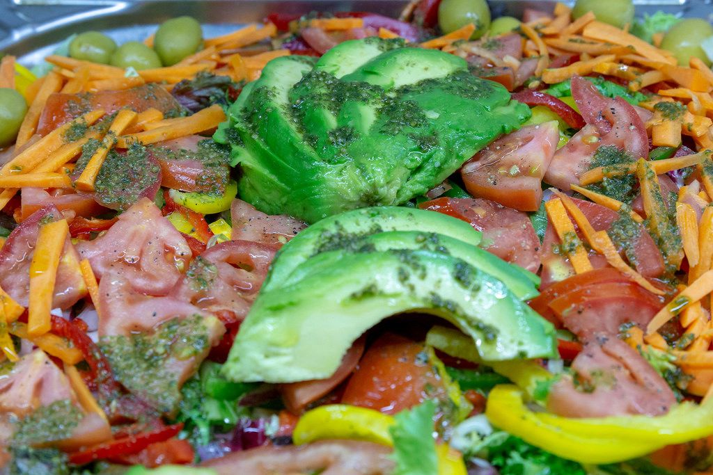 INSALATA QUINOA AVOCADO aus der L&amp;#39;Osteria ist ein gemischter Salat ...