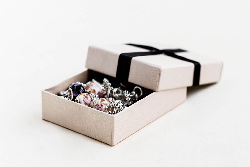 Gift box with jewelry