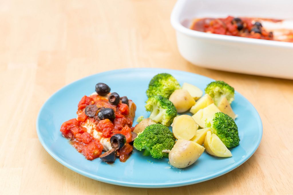 Hähnchenbrust in Oliven-Tomaten-Soße mit Brokkoli und Kartoffeln und Ahornsirup-Soße