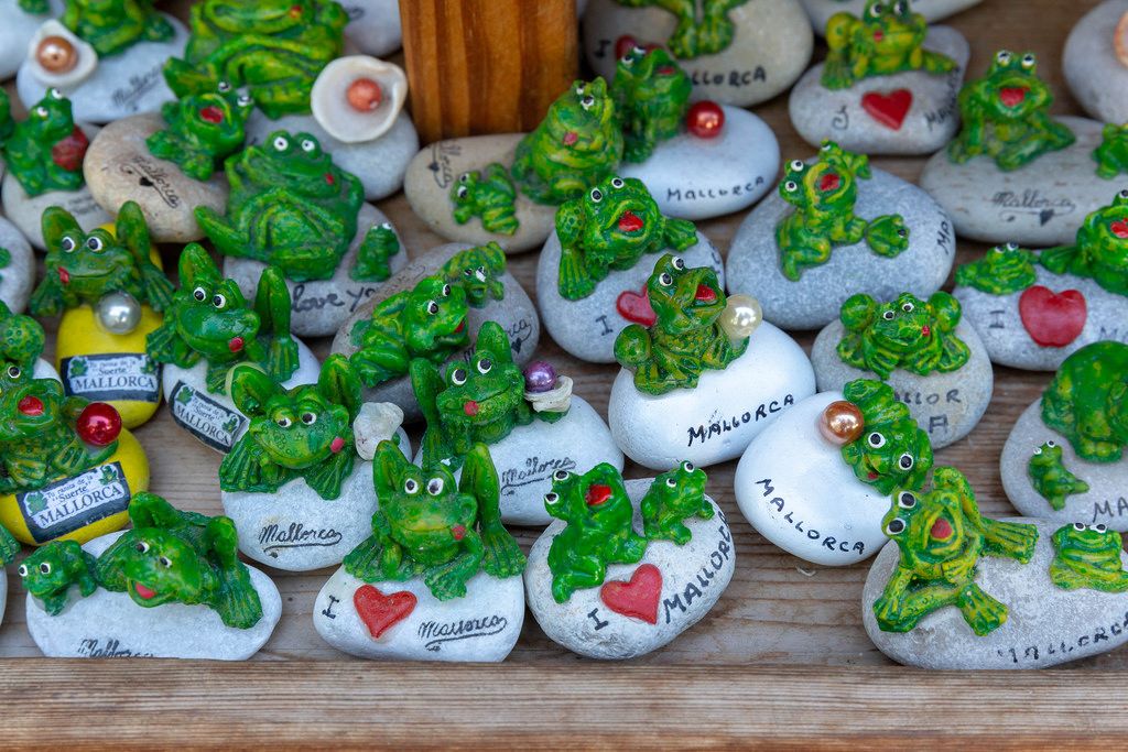 I love Mallorca - Kieselsteine mit Fröschen als Souvenir