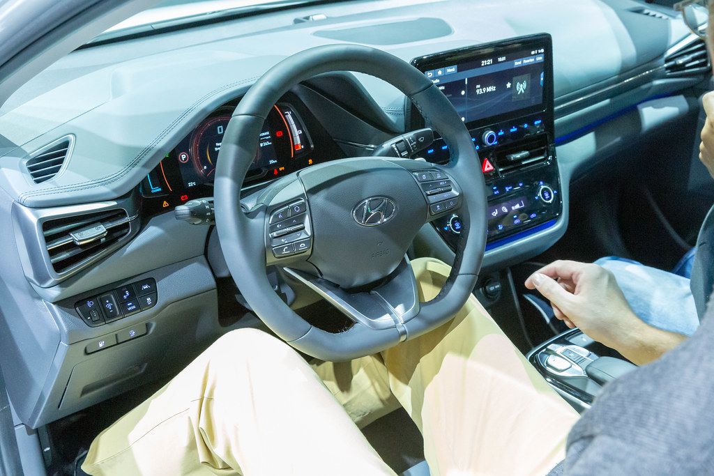 Fußraumbeleuchtung in Blau - IONIQ - Allgemeine Themen • Hyundai IONIQ  Elektro - Elektroauto Forum
