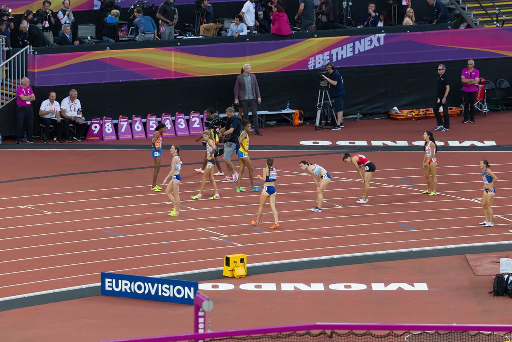 Jennifer Simpson und weitere 1500-Meter-Läuferinnen bei den IAAF Leichtathletik-Weltmeisterschaften 2017 in London