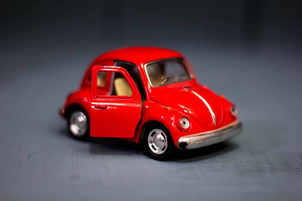 Kleines rotes Volkswagen Modell