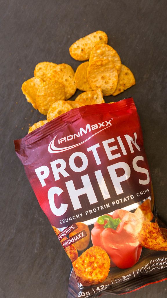 Knusprige Protein Kartoffel-Chips als Sporternährung und Snack von Ironmaxx, mit hohem Eiweißgehalt und Fettreduziert