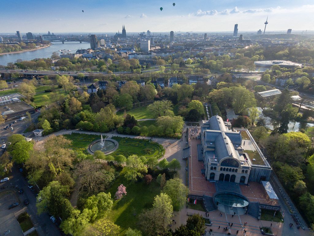 Luftaufnahme: Flora und Kölner Dom