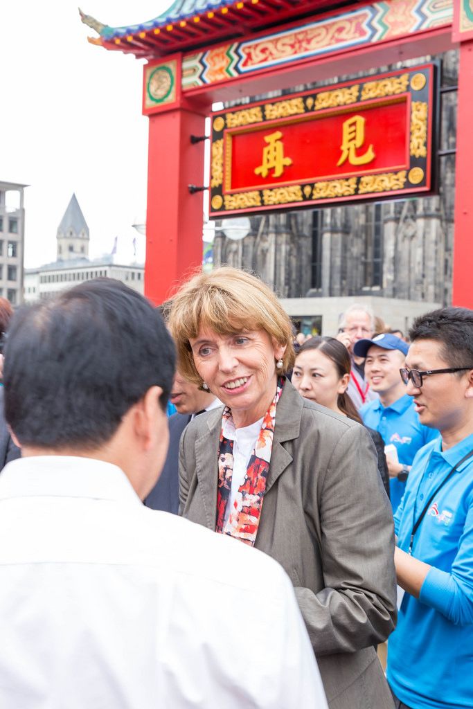 Major Henriette Reker talking to representatives of the Chinese community at Chinafest in Cologne
