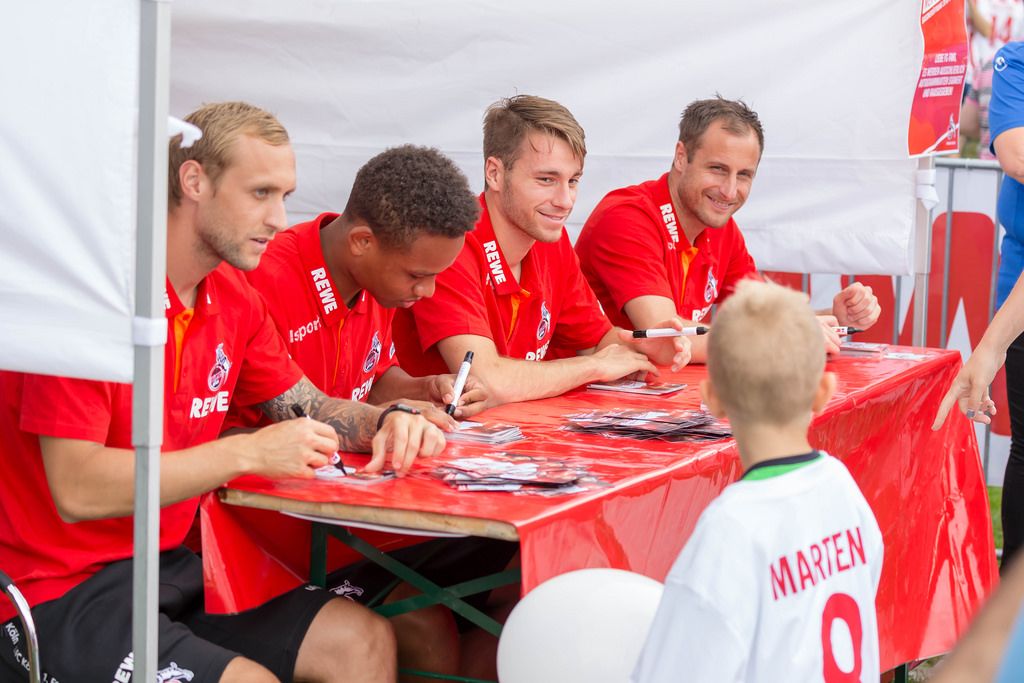 Marcel Risse, Nikolas Nartey, Matthias Bader und Matthias Lehmann während der Autogrammstunde