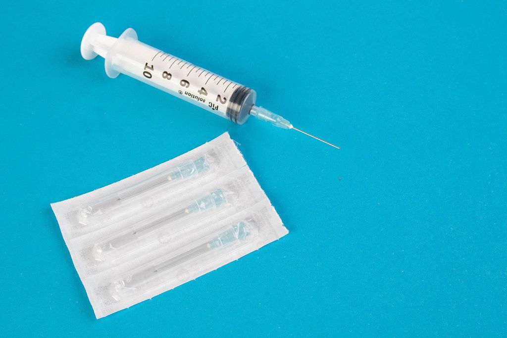 Medical syringe with needles