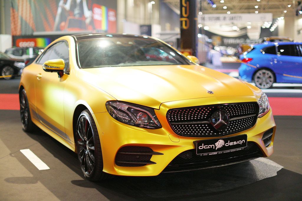 Mercedes-Benz CL 63 AMG im Gelb auf dem Auto Show in Bukarest - Creative  Commons Bilder