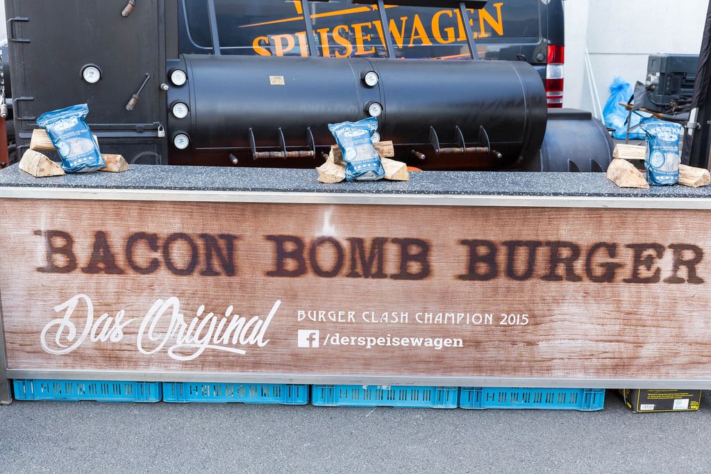 Messestand von Bacon Bomb Burger - Gamescom 2017, Köln
