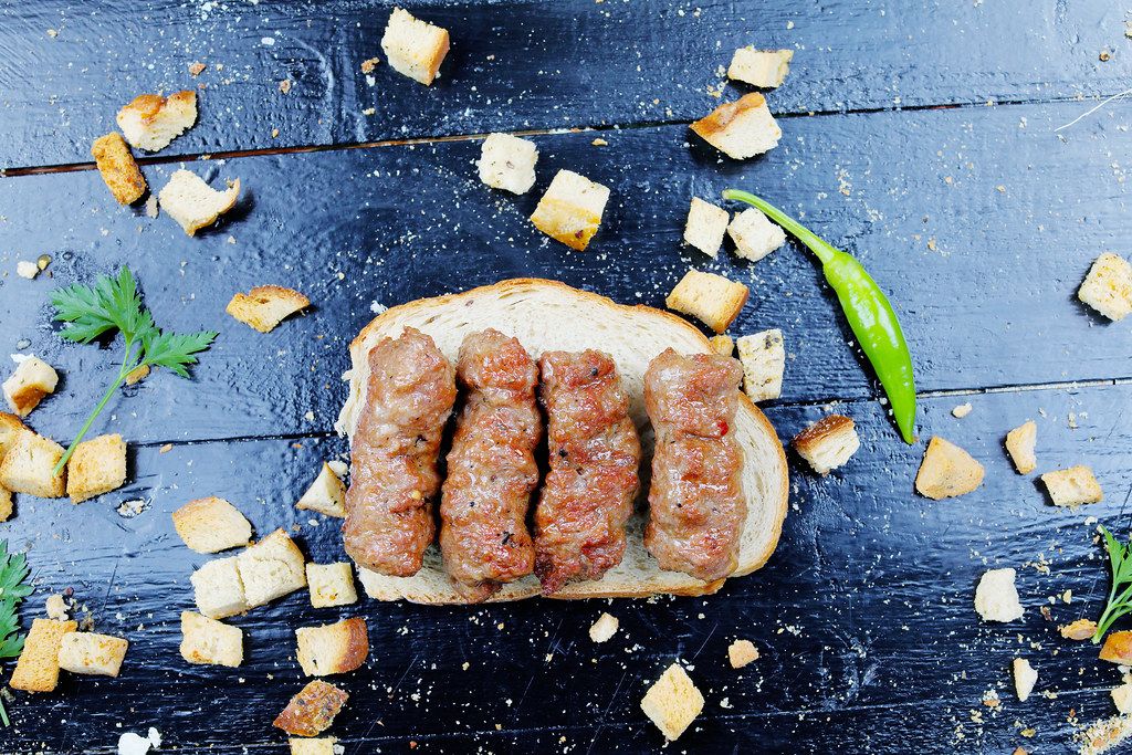 Minced meat rolls on a slice of bread (Flip 2019)