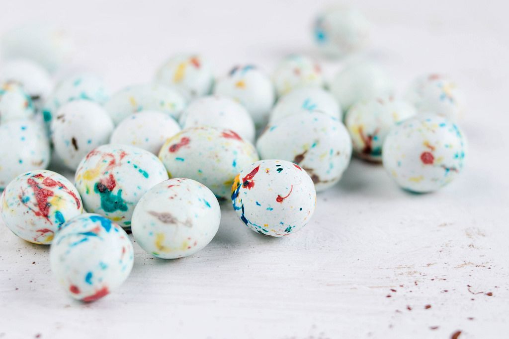Mini candy covered eggs in pastel colours.
