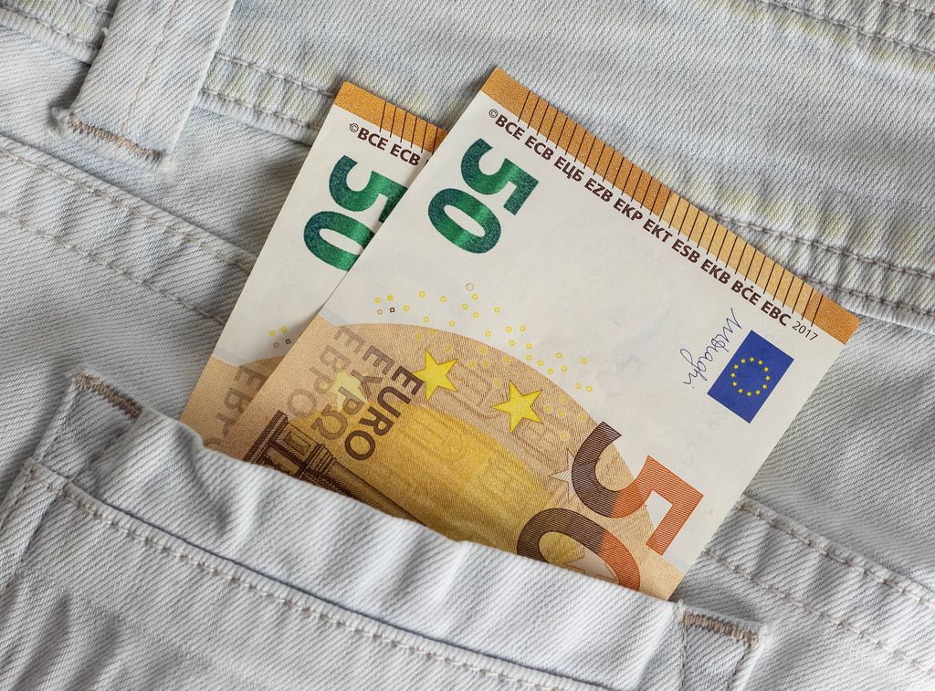 Money in pocket - Creative Commons Bilder