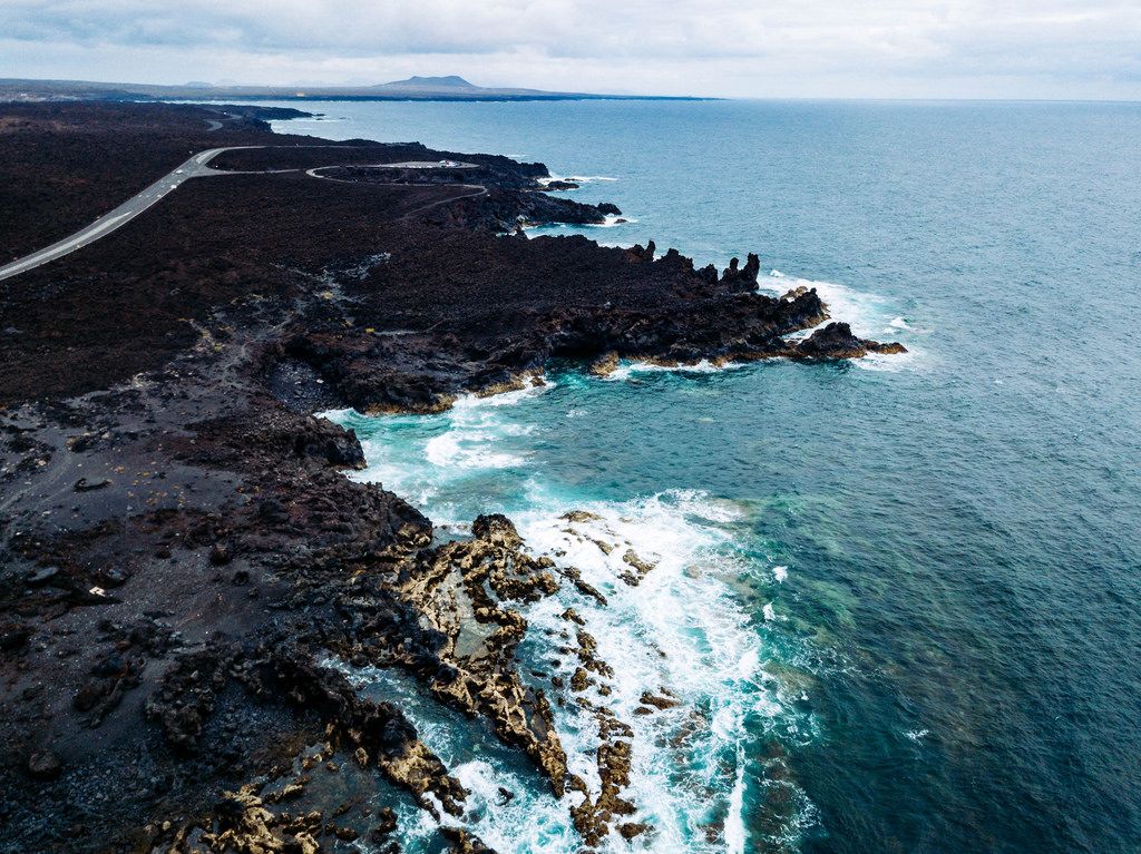 Oceanfront made of stoned lava / Oceanfront aus Steinlava