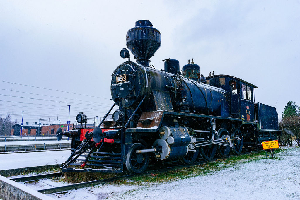 Old train in snow / Alte Zug im Schnee