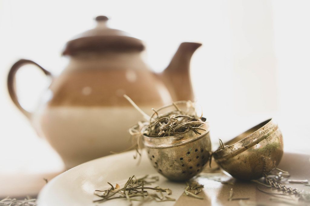 Open tea infuser with herbs (Flip 2019)