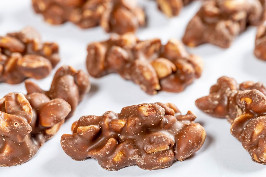 Peanuts, hazelnuts and filbert in milk chocolate (Flip 2019) (Flip 2019) Flip 2019