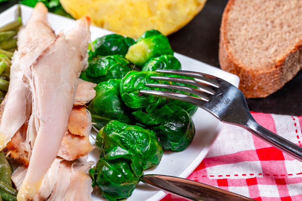 Pieces of chicken breast with Brussels sprouts