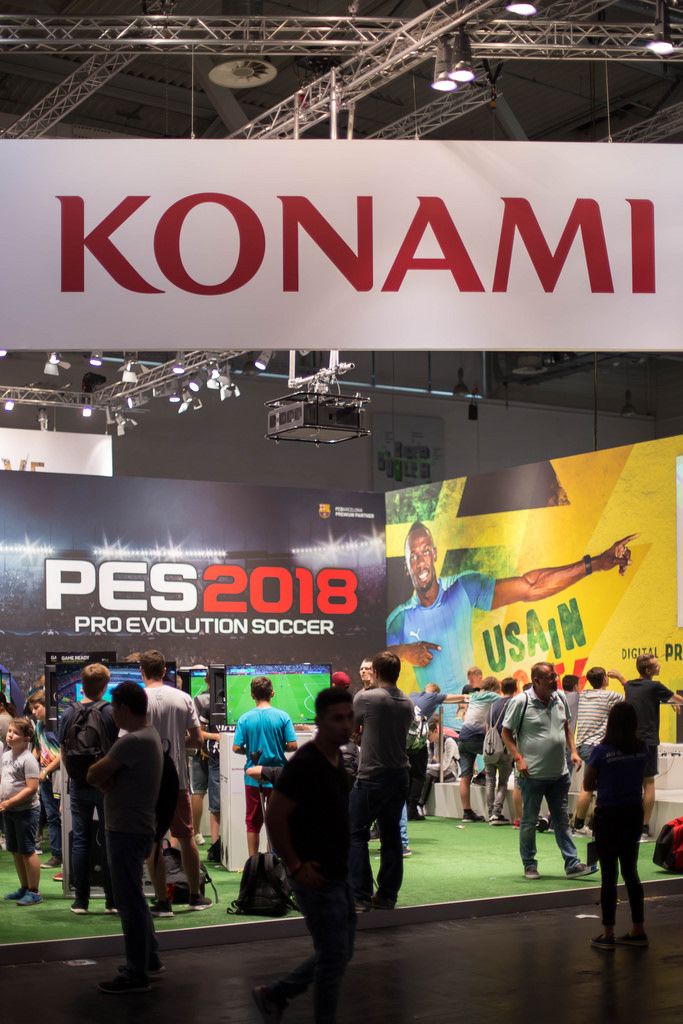Plakat von Konami bei der Gamescom 2017