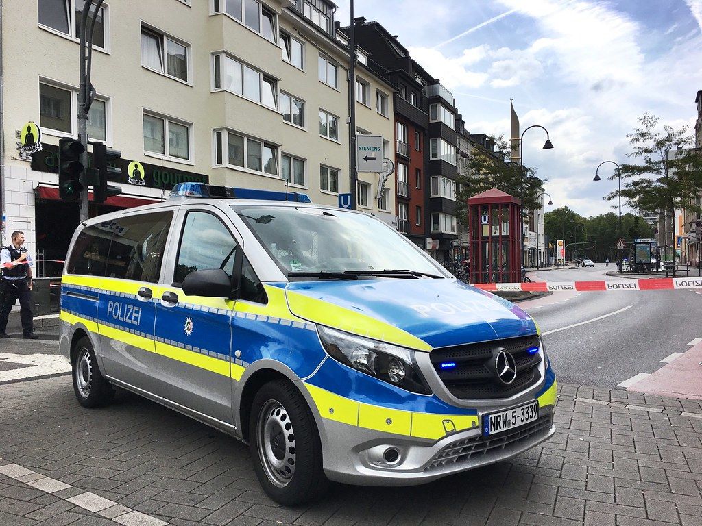 Polizei-Straßensperre auf der Venloer Straße: Bombendrohung auf Moschee in Köln am 09.07.2019